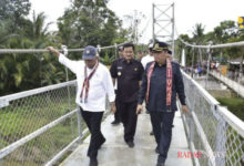 Menteri PUPR Resmikan Jembatan Gantung Sungai Ensilat di Kapuas Hulu