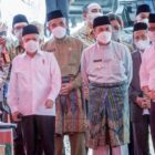 Pj. Bupati Kampar Dampingi Wakil Presiden RI Melakukan Panen Perdana Pembibitan Sawit di Ponpes Teknologi Riau Siak Hulu Kabupaten Kampar